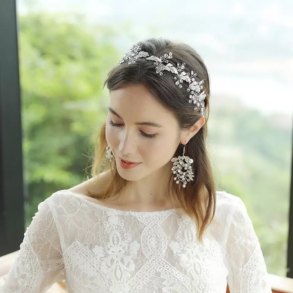 Stunning Crystal Pearl Silver Leaf Bridal Earrings - Picture 3 of 16